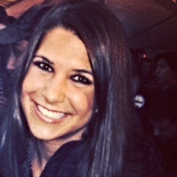 Meet your Posher, Laura - Picture 1 of 1